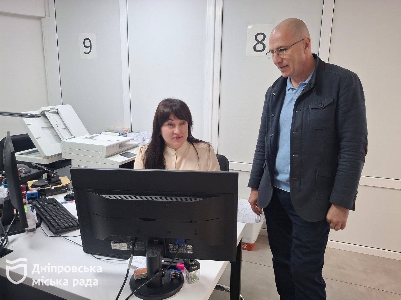 Один запис — два документи: у Дніпрі можна одночасно оформити ID-картку та закордонний паспорт - 02.10.2026