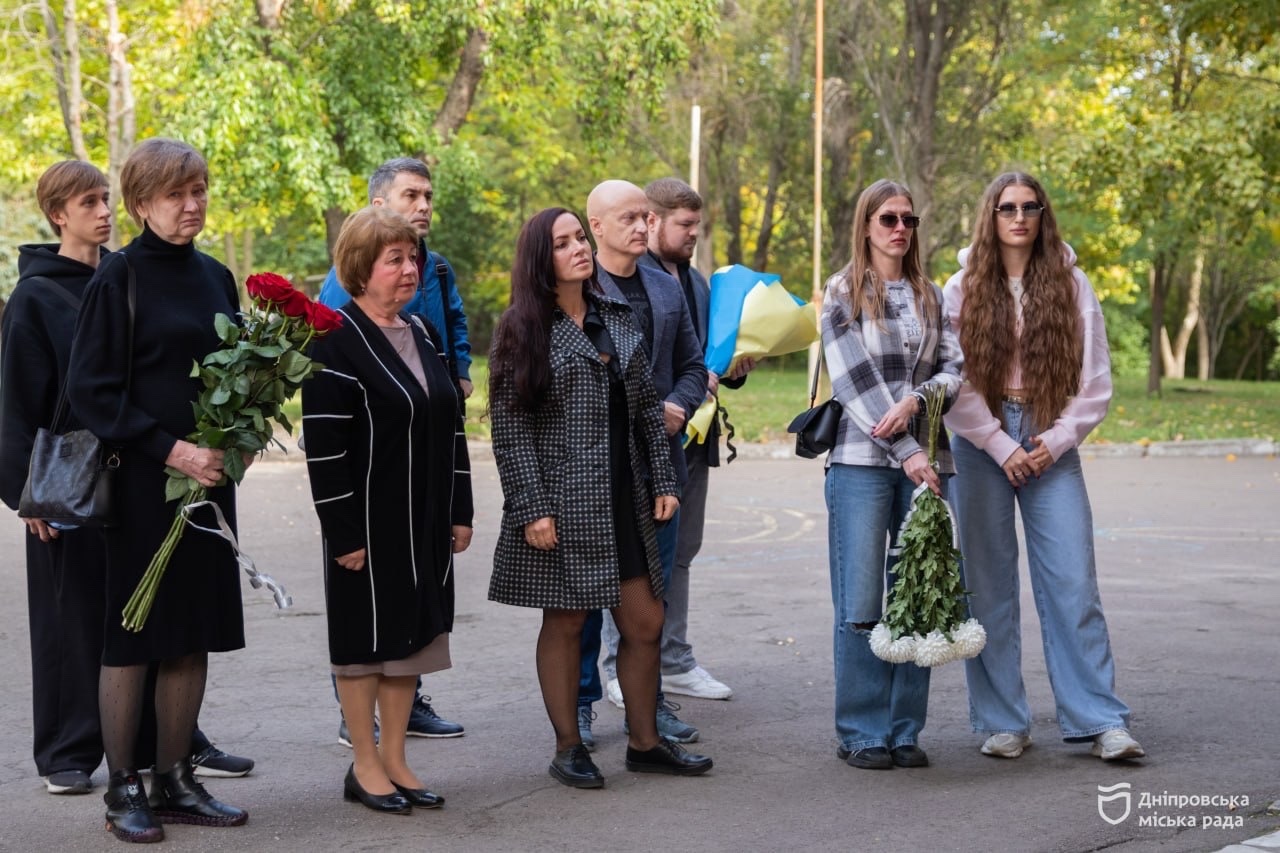 У Дніпрі на фасаді гімназії № 25 відкрили меморіальну дошку на честь загиблого захисника Олександра Дубовика - 08.10.2026