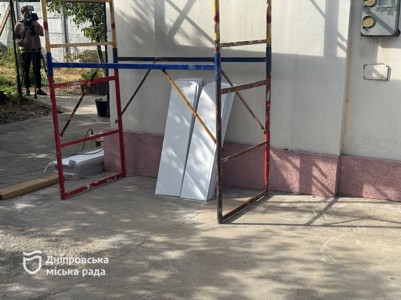 У Дніпрі відновлюють пошкоджені обстрілами приватні будинки, власники яких не можуть скористатися «єВідновленням» - 08.10.2026