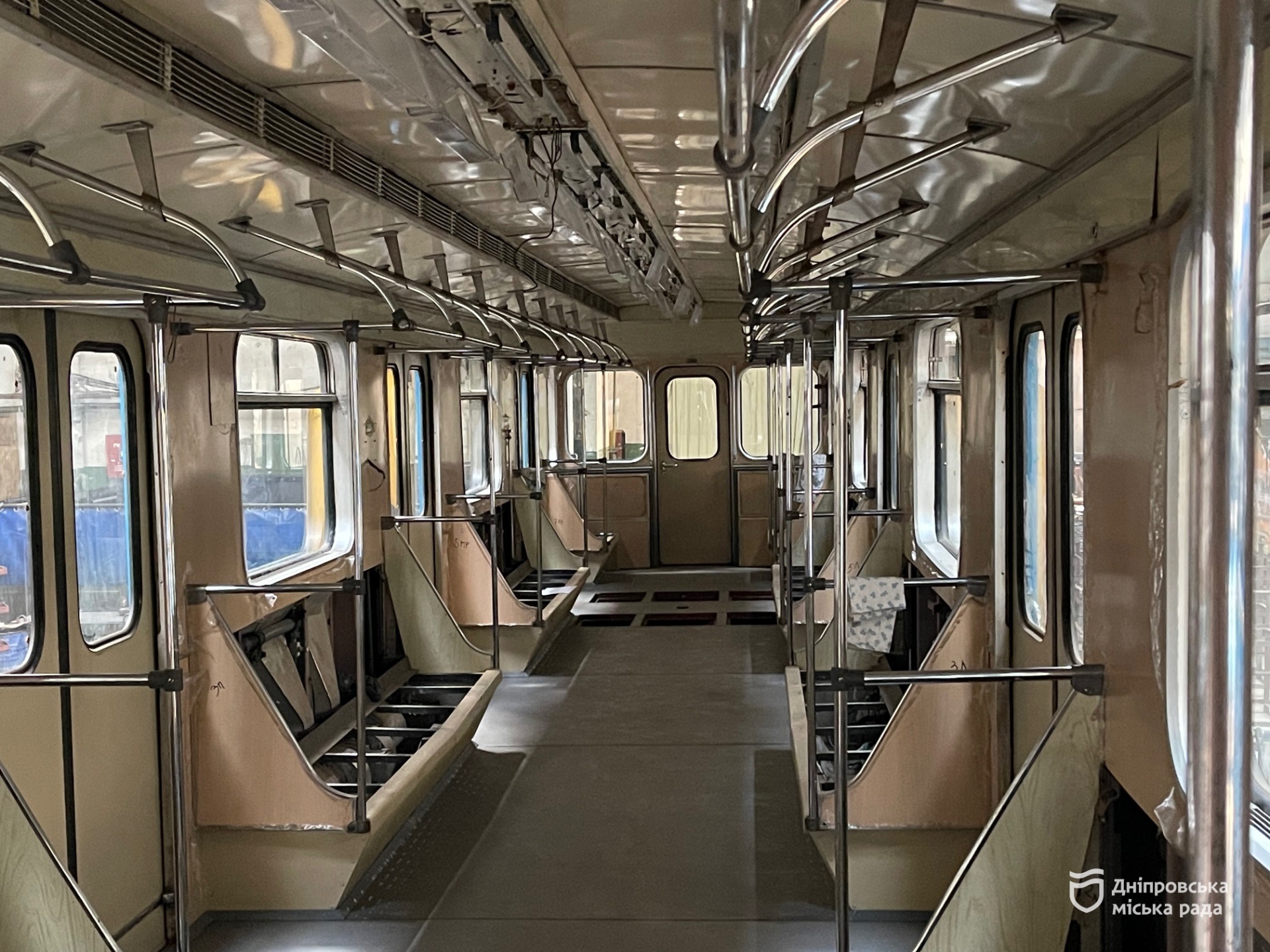 Безпека понад усе. У Дніпрі продовжують ремонтувати вагони метро - 08.10.2026