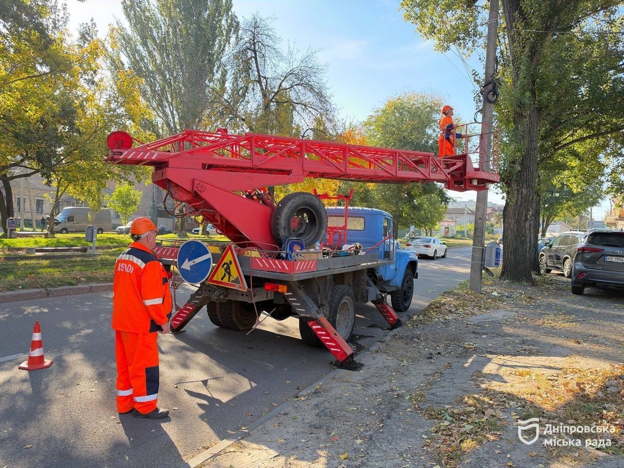 У Дніпрі перевіряють і ремонтують мережі зовнішнього освітлення - 09.10.2026