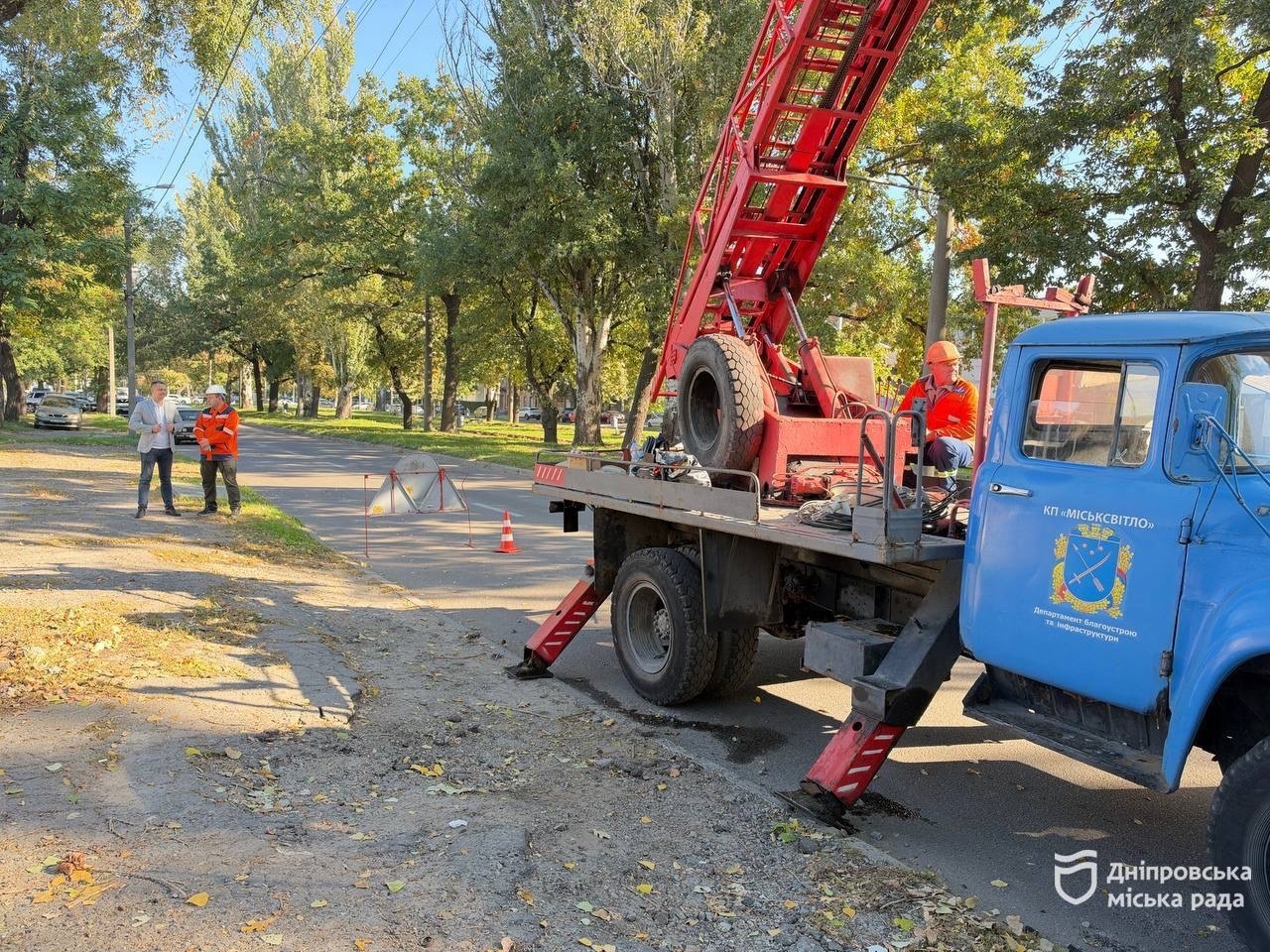 У Дніпрі перевіряють і ремонтують мережі зовнішнього освітлення - 09.10.2026