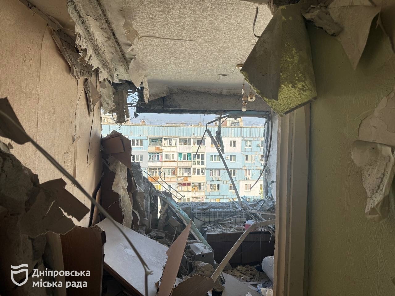 У Дніпрі внаслідок атаки рф ввечері 10 жовтня пошкоджено будинки, поліклініку та заклад освіти. Ліквідація наслідків триває - 11.10.2026