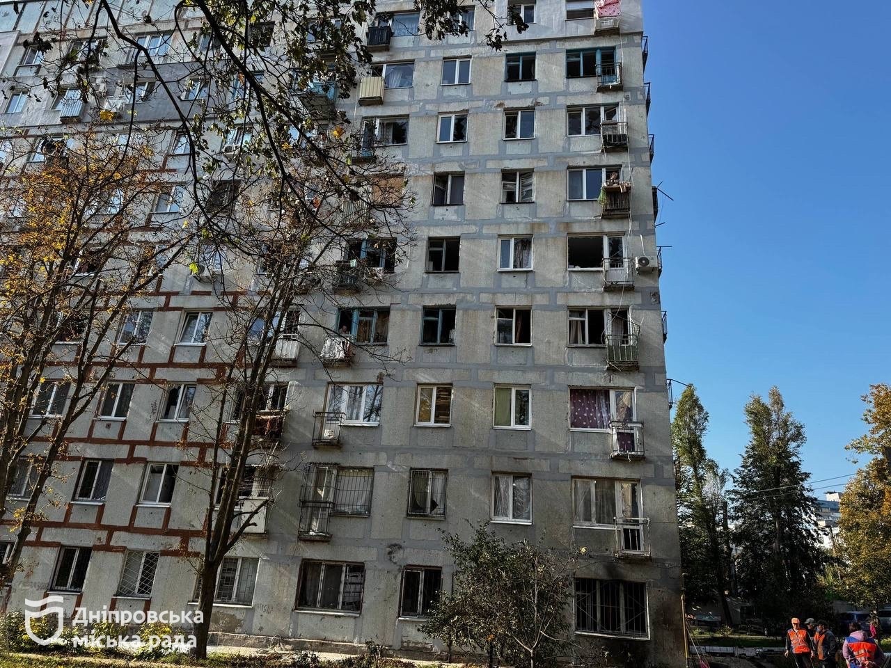 У Дніпрі внаслідок атаки рф ввечері 10 жовтня пошкоджено будинки, поліклініку та заклад освіти. Ліквідація наслідків триває - 11.10.2026