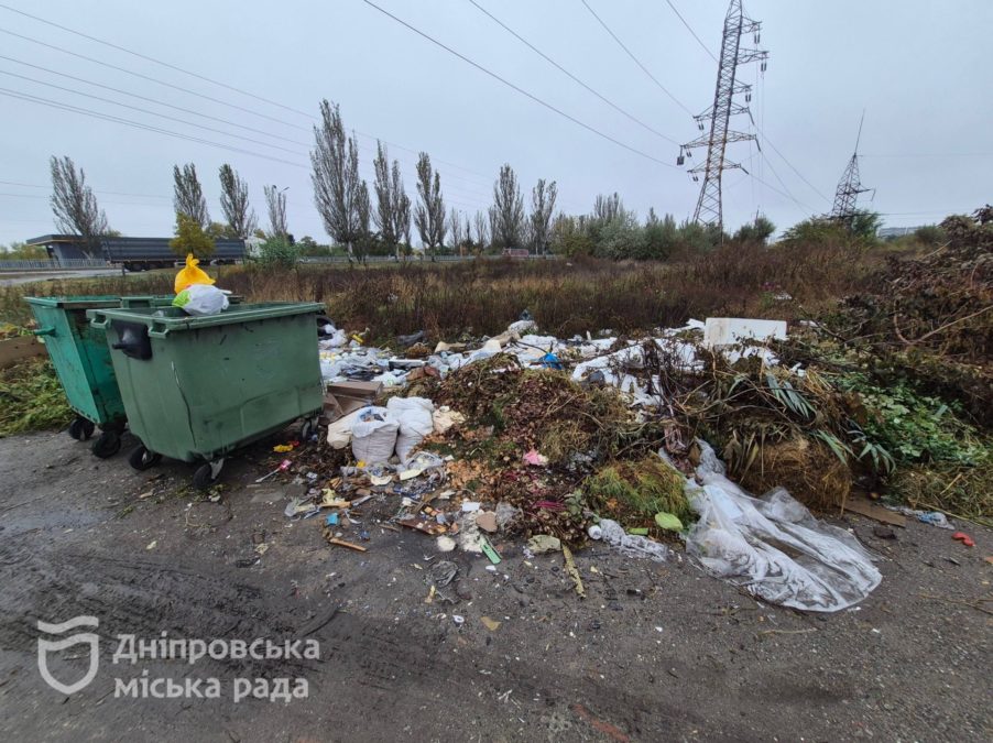 У Дніпрі перевірили договори на послуги з управління побутовими відходами та стан контейнерних майданчиків в Амур-Нижньодніпровському районі - 18.10.2026 