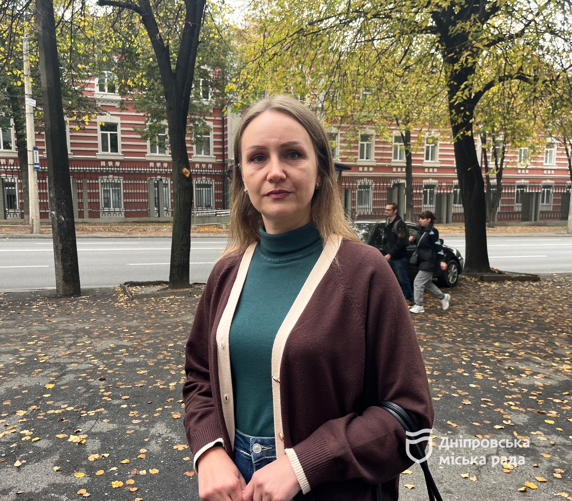 «Це суттєва підтримка. Отримуємо набори раз на місяць, і їхнього наповнення цілком вистачає, щоб урізноманітнити харчування. Вдячні!» — переселенка про допомогу, яку безкоштовно отримує у Дніпрі - 21.10.2026
