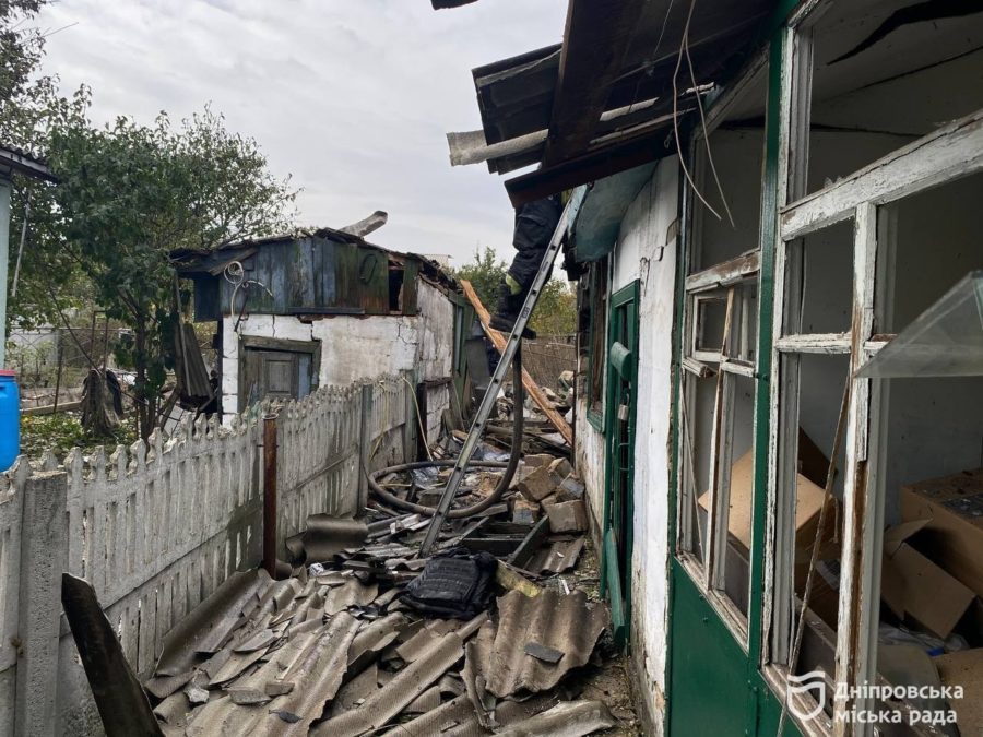 Наслідки ворожої атаки на Дніпро 22 жовтня: пошкоджені приватні будинки у Новокодацькому районі - 22.10.2026