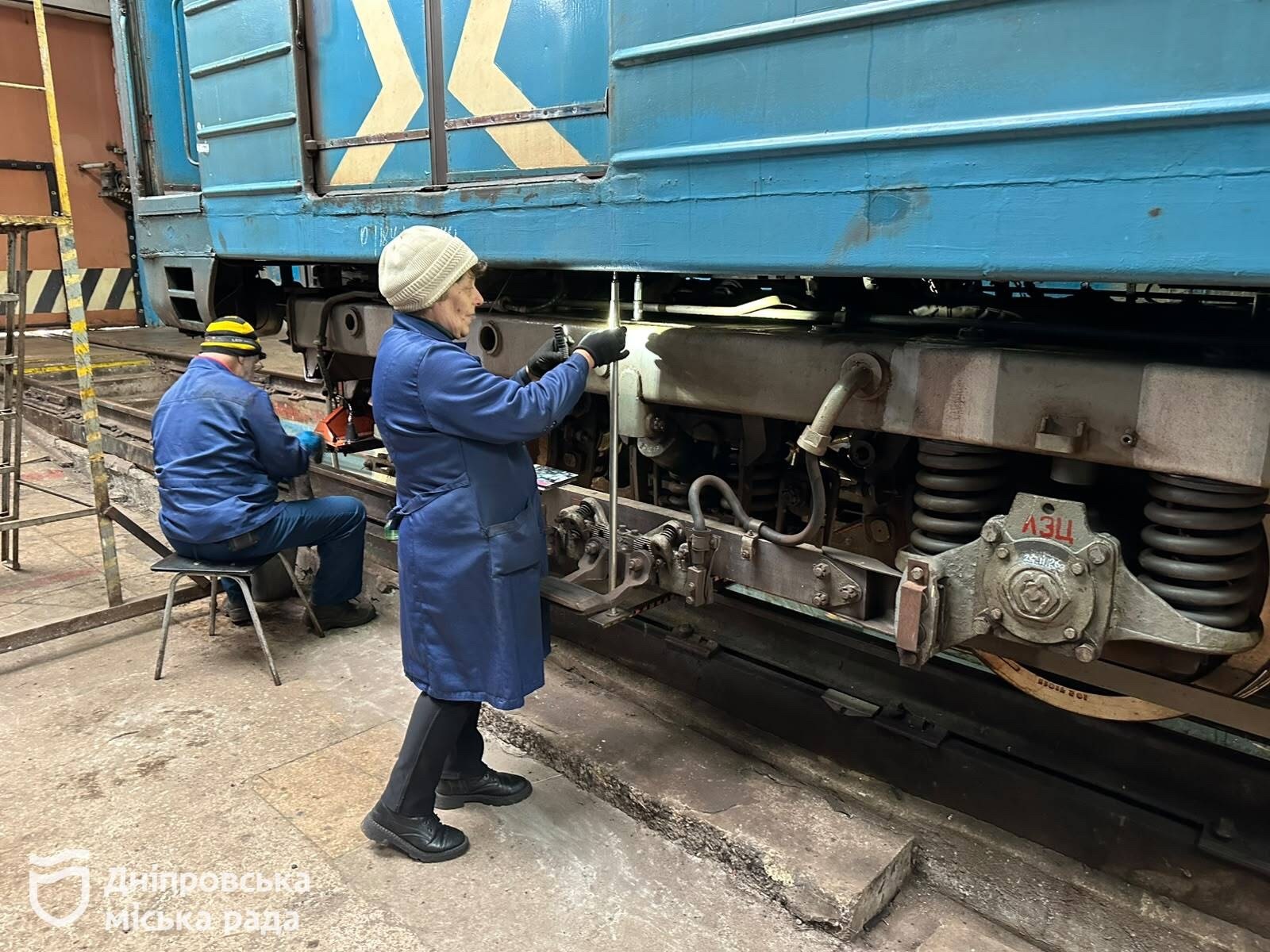 У Дніпрі проводять осінній огляд вагонів метро - 23.10.2026
