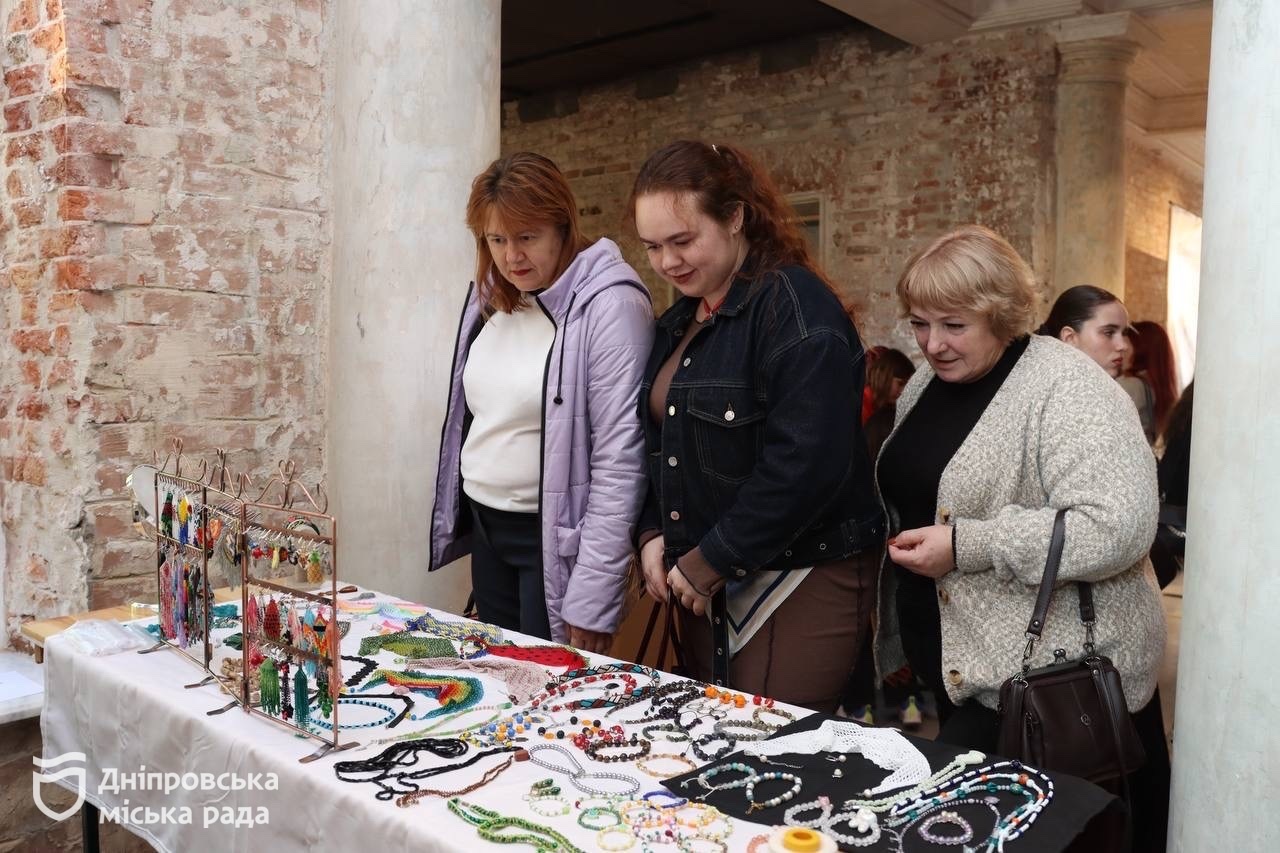 Хороводи, народні пісні та майстер-класи: у Дніпрі відбулися п’яті Дніпровські вечорниці - 24.10.2026