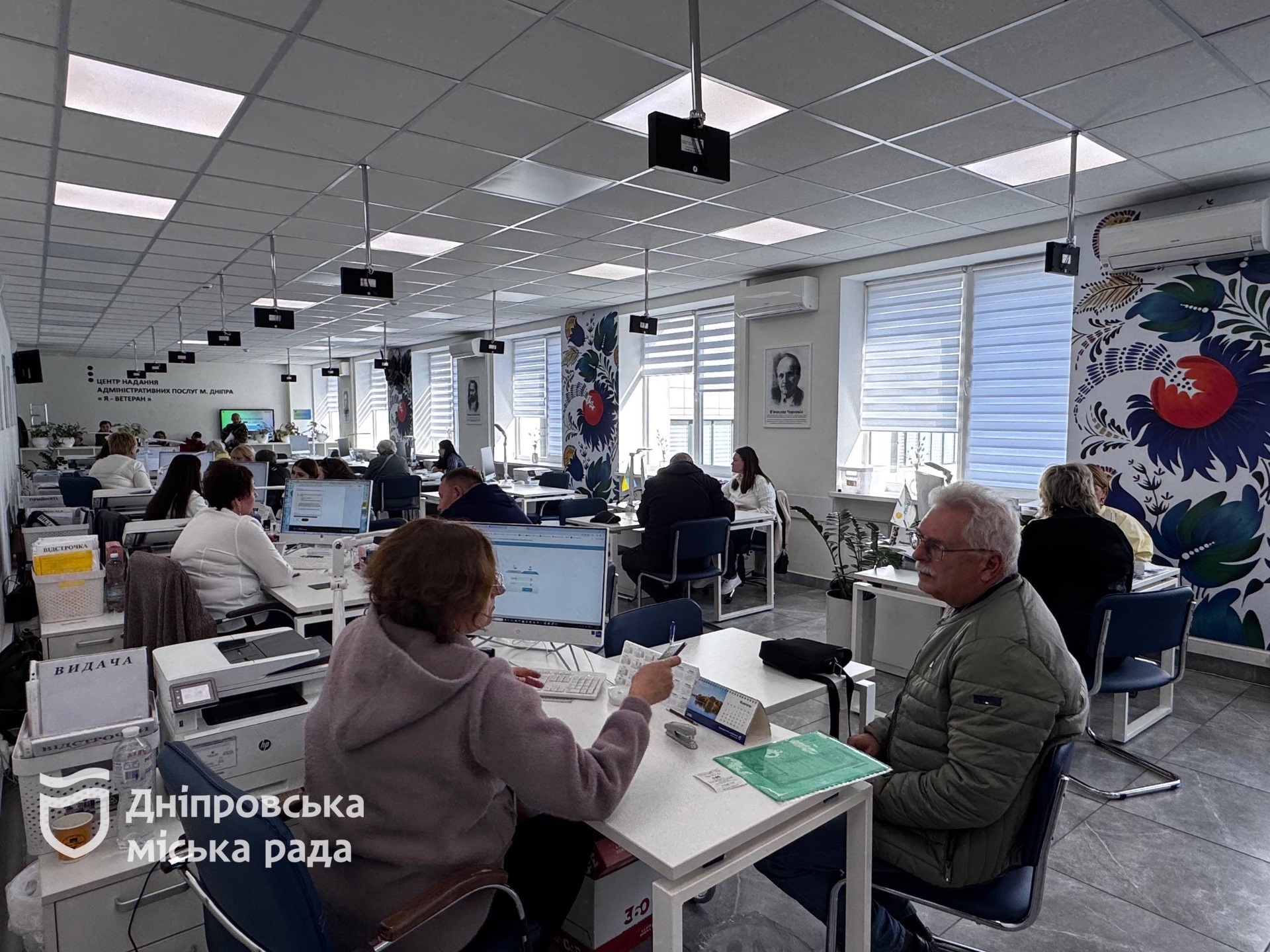 «У закладі створені належні умови, тому можна безперешкодно потрапити до потрібного приміщення», – ветеран про доступність у «Прозорому офісі» Дніпра - 27.10.2026