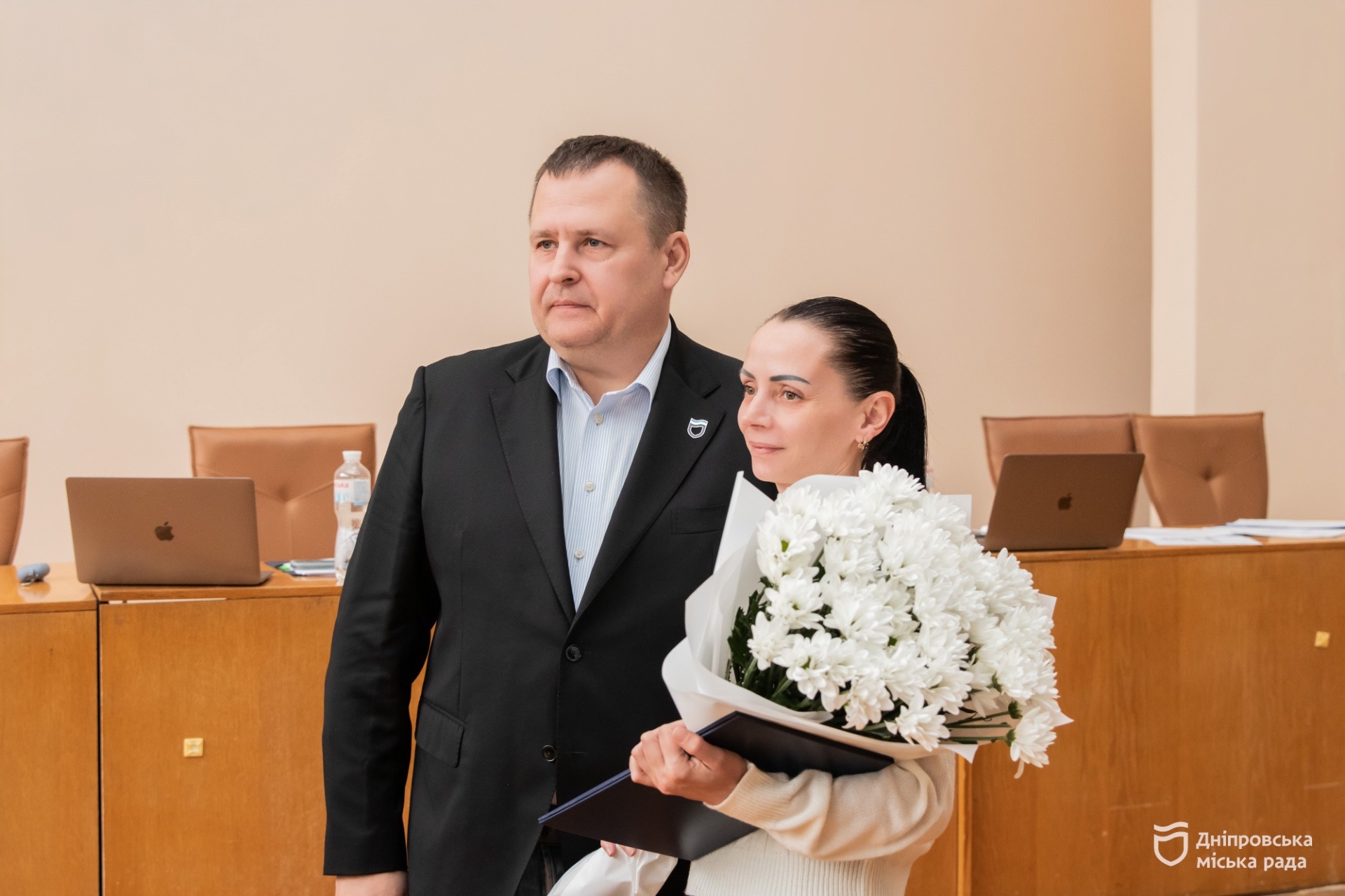 Викладаються на максимум, щоб піклуватися про всіх, хто того потребує. У Дніпрі під час сесії Філатов вручив нагороди співробітникам соціальної сфери міста - 28.10.2026