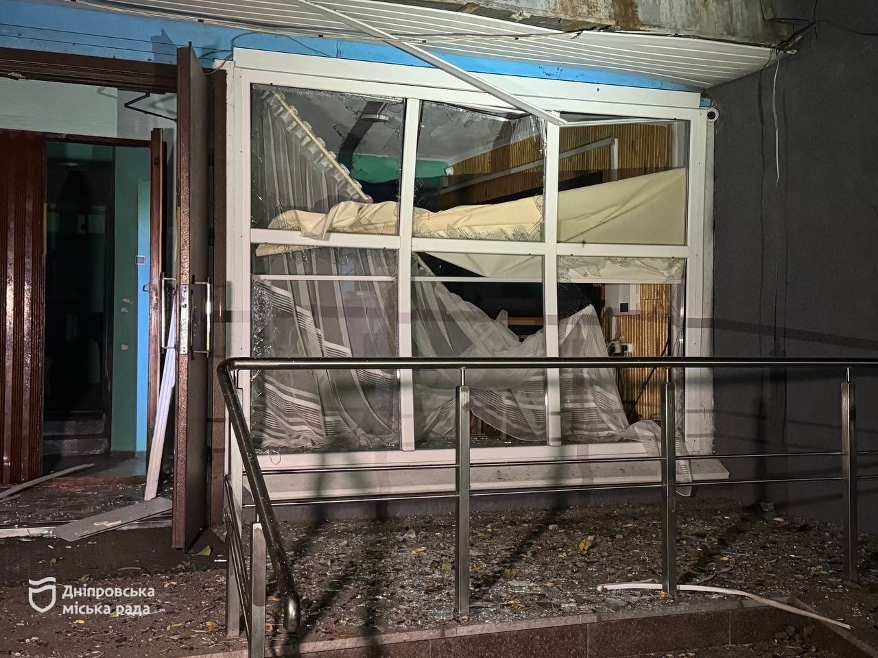 У Дніпрі внаслідок атаки рф увечері 29 жовтня пошкоджено гуртожиток: вибито понад 50 вікон - 29.10.2026