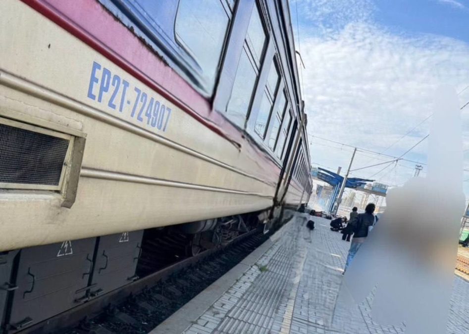 Перші кадри з місця жахливої атаки рф по залізничному вокзалу у Дніпрі публікують ЗМІ