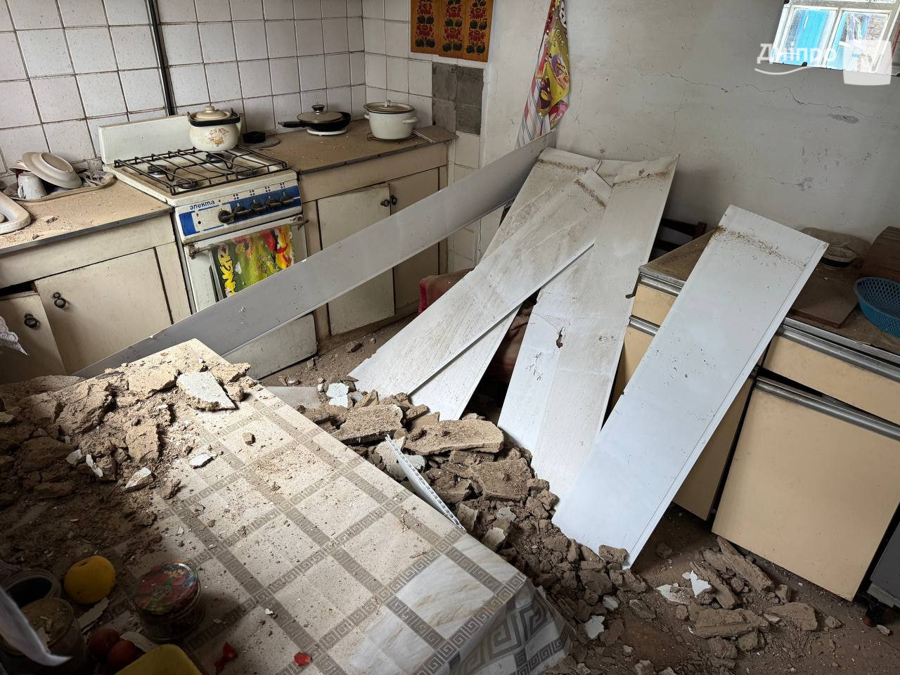 Зруйновані будинки та понівечені оселі: який вигляд має Дніпро після атаки росіян — фото з місця події