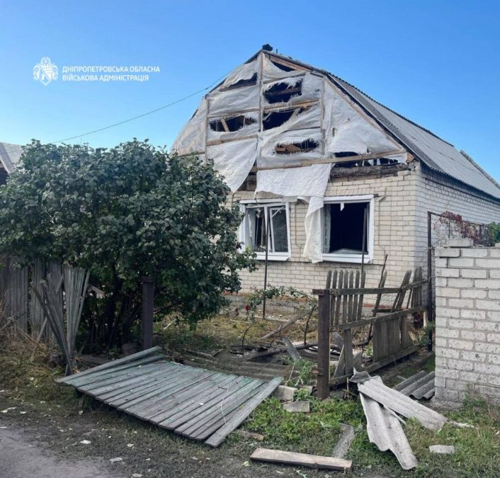 Четверо людей дістали поранень: понад 30 разів ворог атакував чотири райони Дніпропетровщини - 01.10.2026