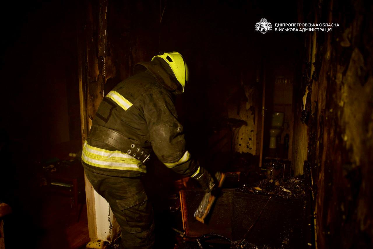 У Дніпрі через атаку рф виникла пожежа в багатоповерхівці: троє жінок постраждали - 02.10.2026