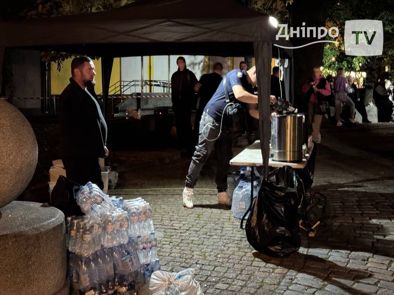 Дніпро оговтується після вечірнього удару: як зараз виглядає місце атаки - 02.10.2026