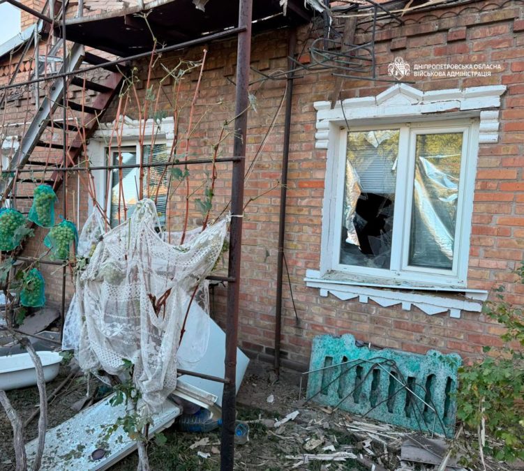 11 людей дістали поранень: понад 50 разів ворог атакував три райони Дніпропетровщини - 06.10.2026