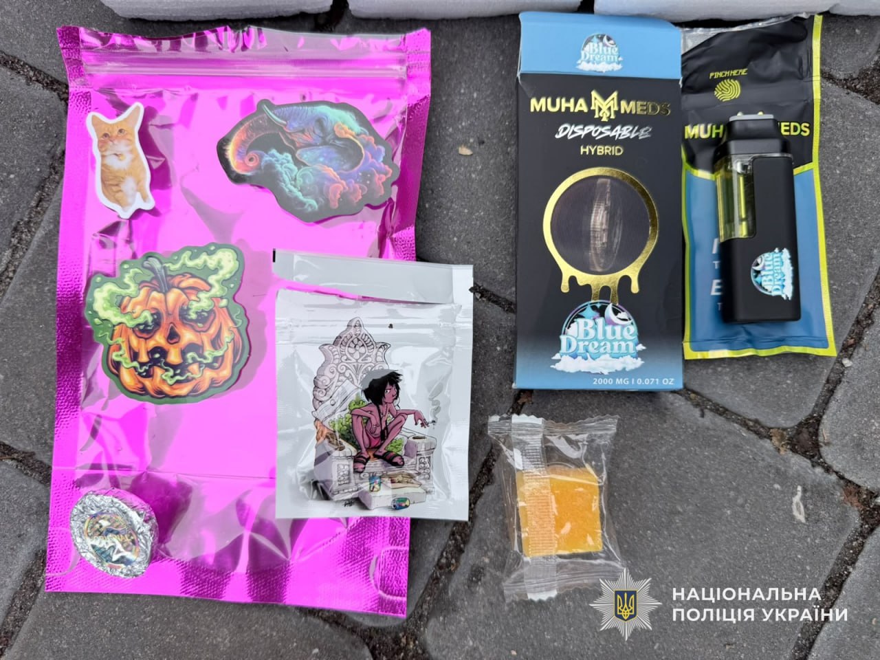 Цукерки із психотропами та рідина для вейпів із канабісом: у Дніпрі викрили групу наркозбувачів