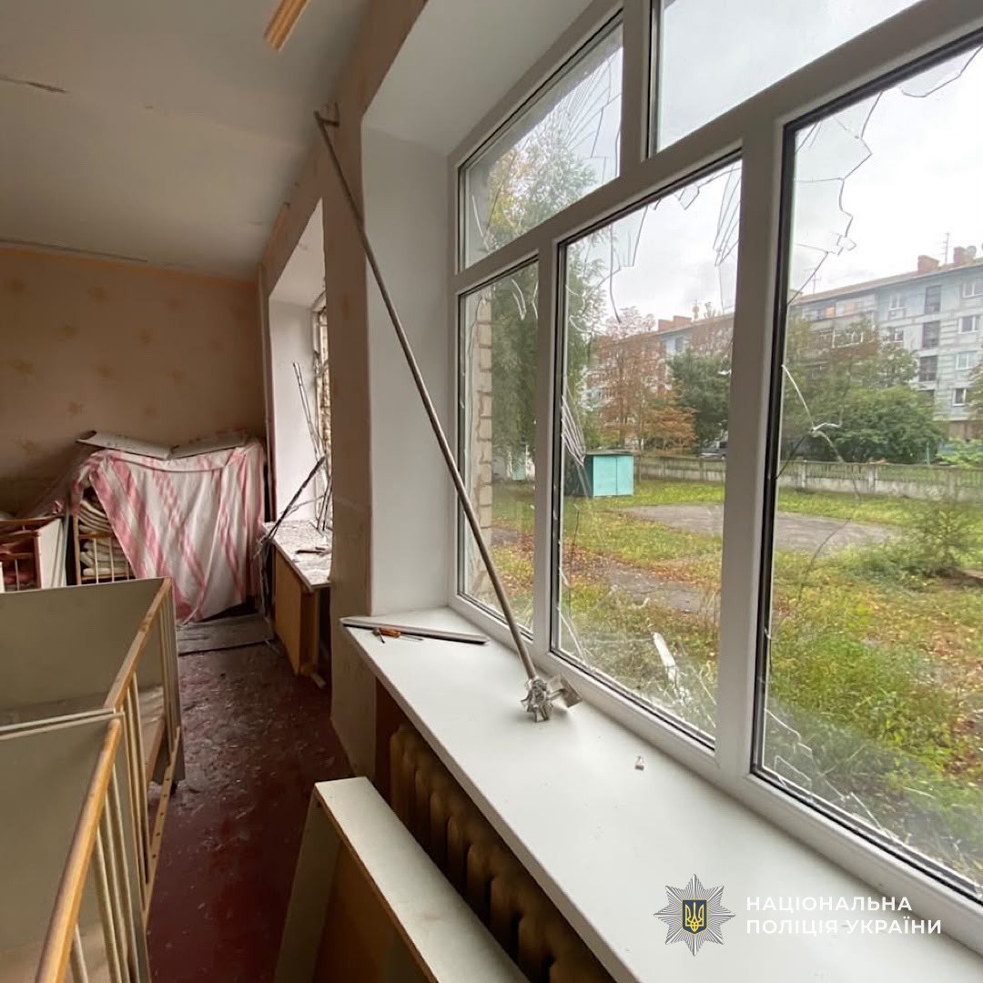 Шестеро людей постраждали внаслідок російських атак на Дніпропетровщині: поліція документує воєнні злочини - 18.10.2026
