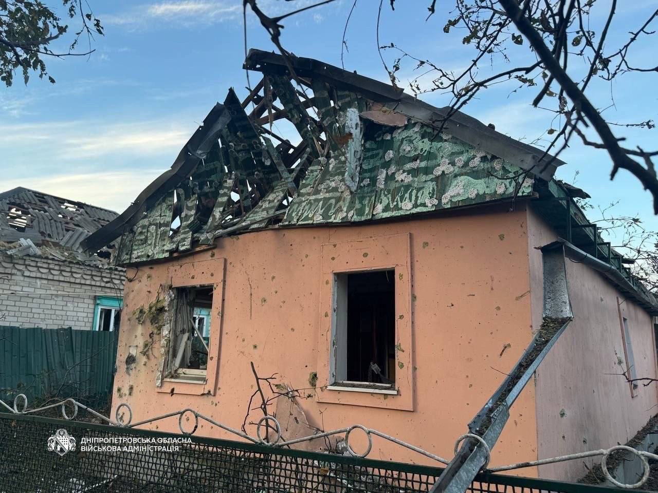 Ворог атакував Дніпро та ще три райони області: пошкоджені будинки й автівки - 20.10.2026
