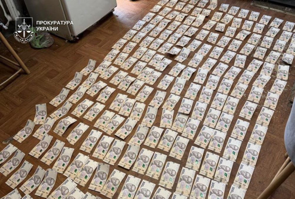 У Дніпрі викрили групу з шести осіб, які виготовляли та збували наркотики - 21.10.2026 У Дніпрі викрили групу з шести осіб, які виготовляли та збували наркотики - 21.10.2026