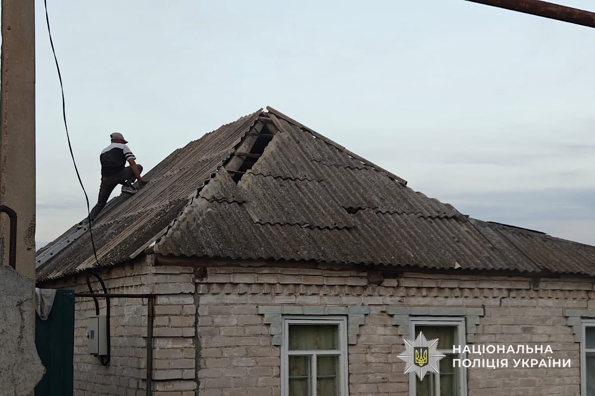 На Дніпропетровщині ворог атакував інфраструктуру та приватні будинки: поліція документує наслідки обстрілів - 22.10.2026