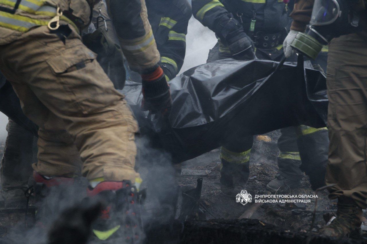 Одна людина загинула, 11 поранені. Майже 70 разів ворог атакував 4 райони Дніпропетровщини - 23.10.2026