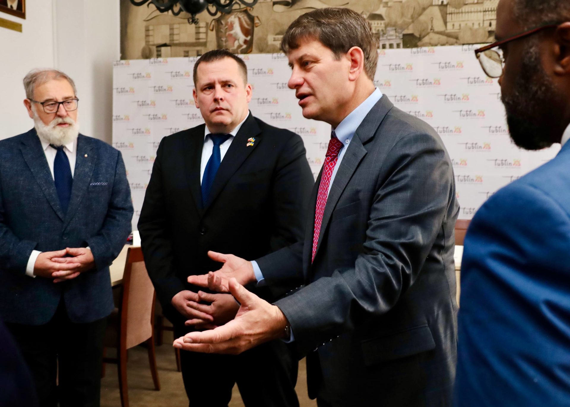Підтримка медицини, освіти та стійкості в обмін на досвід виживання в умовах війни. Філатов розповів про перші подробиці побратимства Дніпра і Гранд-Рапідса (США) - 24.10.2026