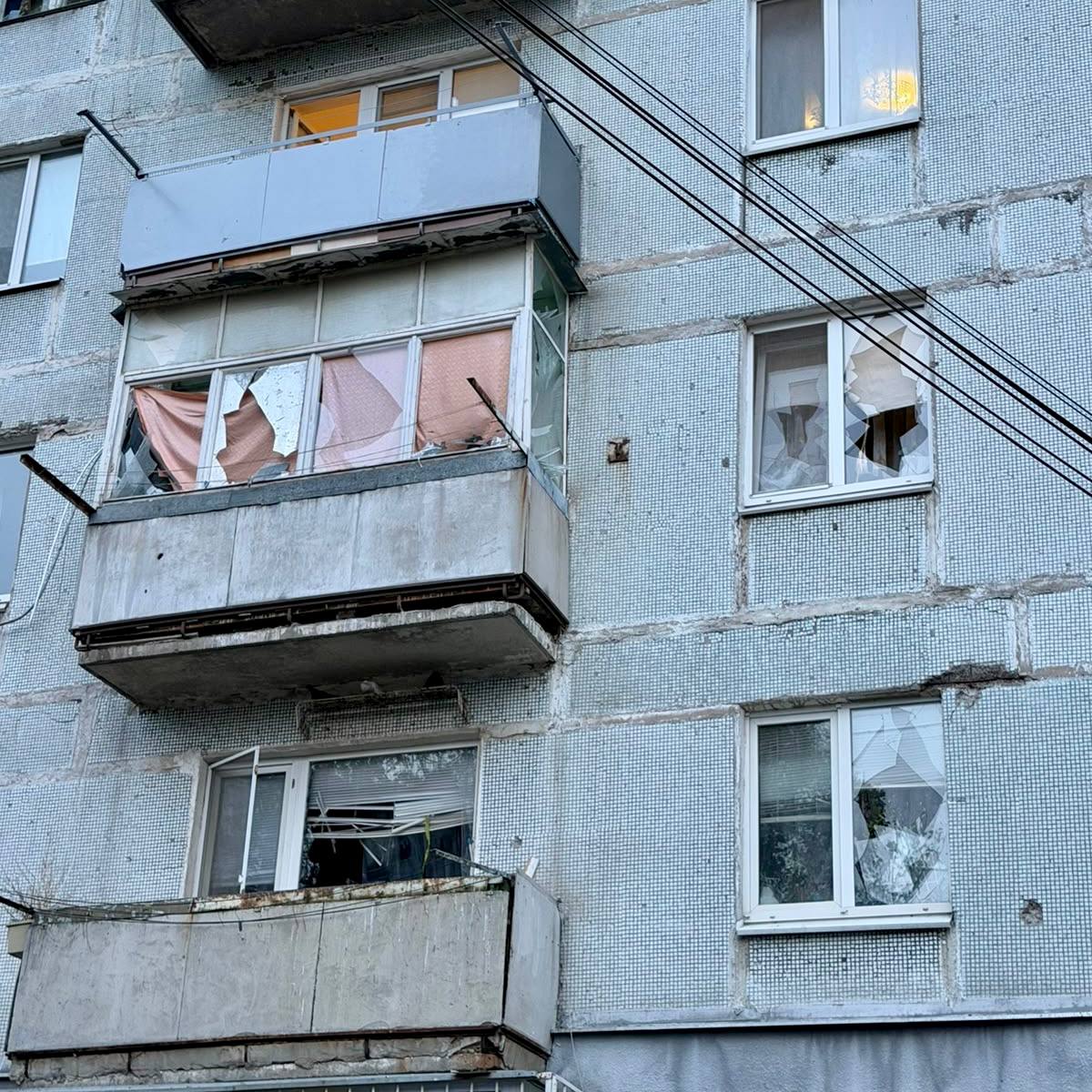 У Дніпрі через атаку рф пошкоджені щонайменше шість багатоповерхівок і два ліцеї - 27.10.2026