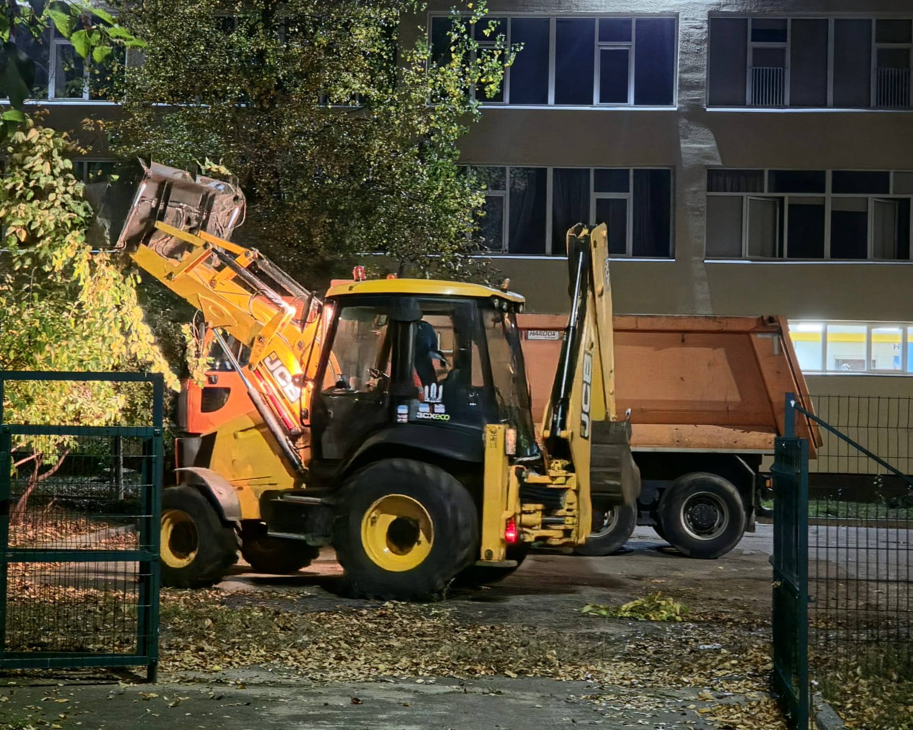 Комунальники продовжують ліквідацію наслідків однієї з вечірніх атак на Дніпро, — мер Борис Філатов