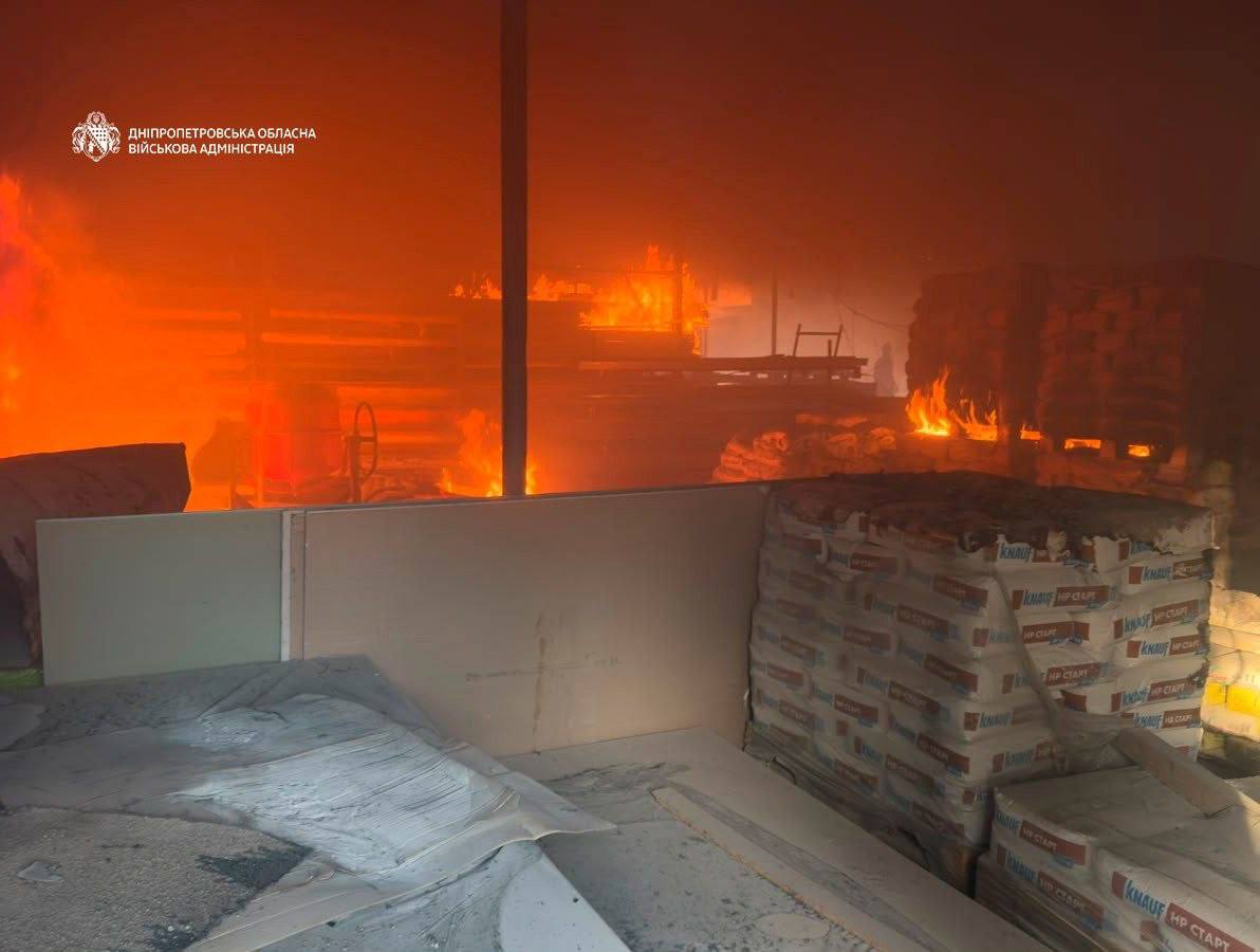 Понад 40 атак за добу троє людей постраждали у трьох районах Дніпропетровщини