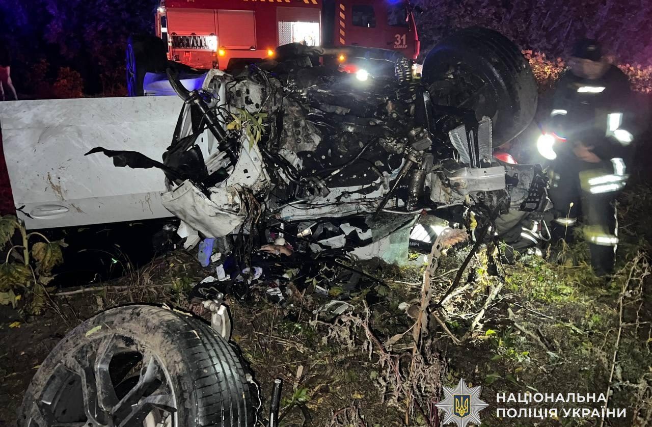 Смертельна ДТП на Дніпропетровщині водій BMW загинув четверо пасажирів постраждали