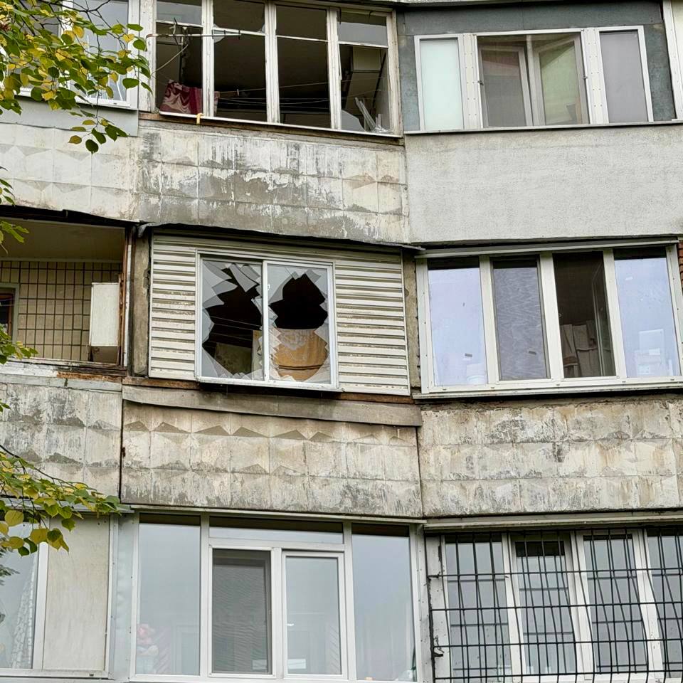 У Дніпрі через ранкову атаку рф пошкоджені дві багатоповерхівки гімназія та авто — Борис Філатов