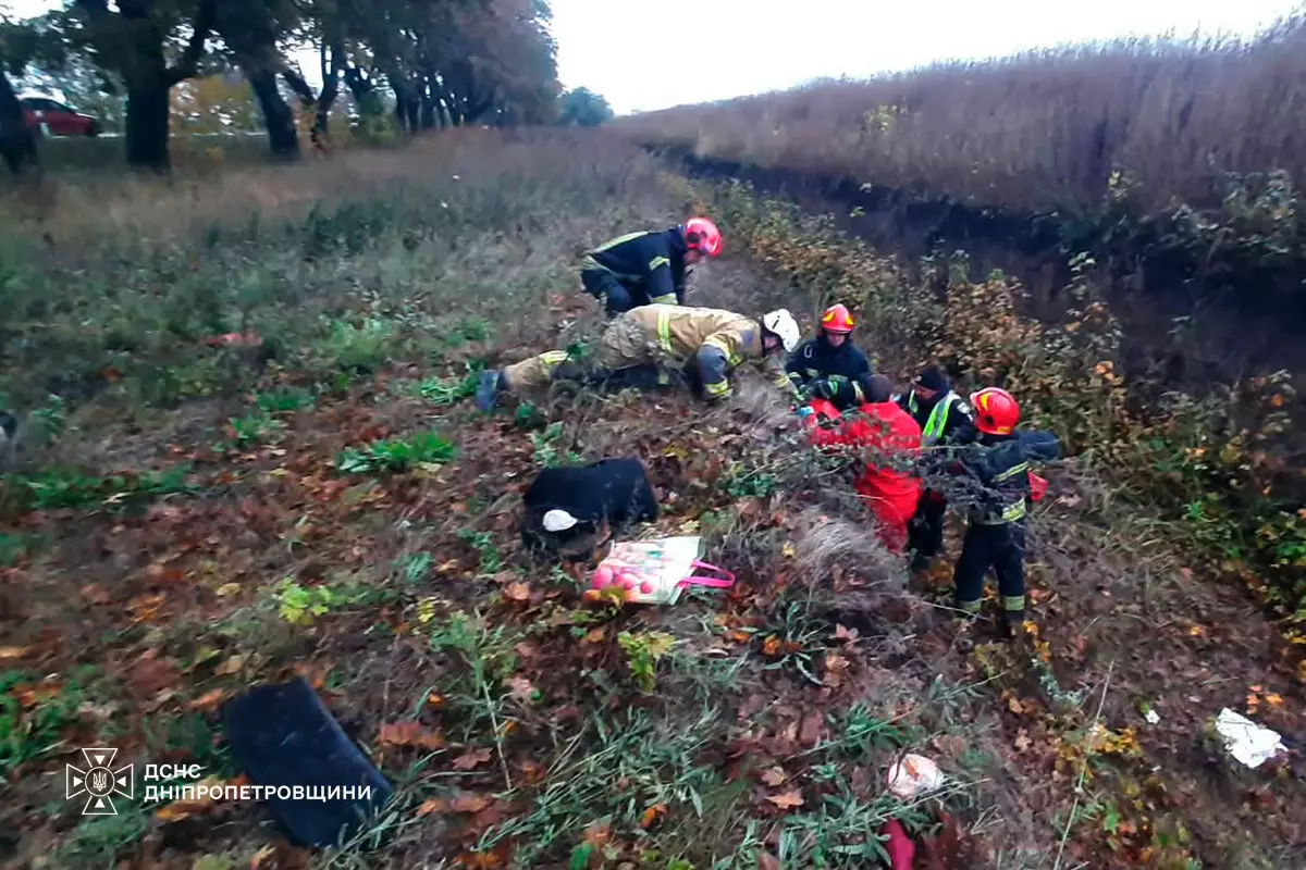 У Дніпрі ВАЗ врізався в дерево водій загинув, трьох пасажирок травмовано