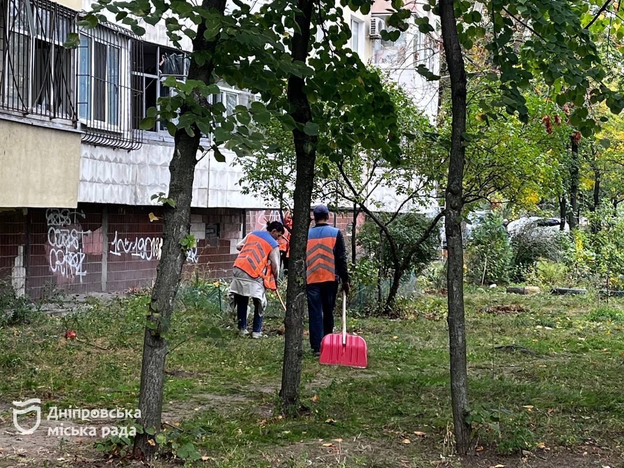 У Дніпрі внаслідок ранкової атаки 13 жовтня пошкоджено будинки комунальні заклади автівки