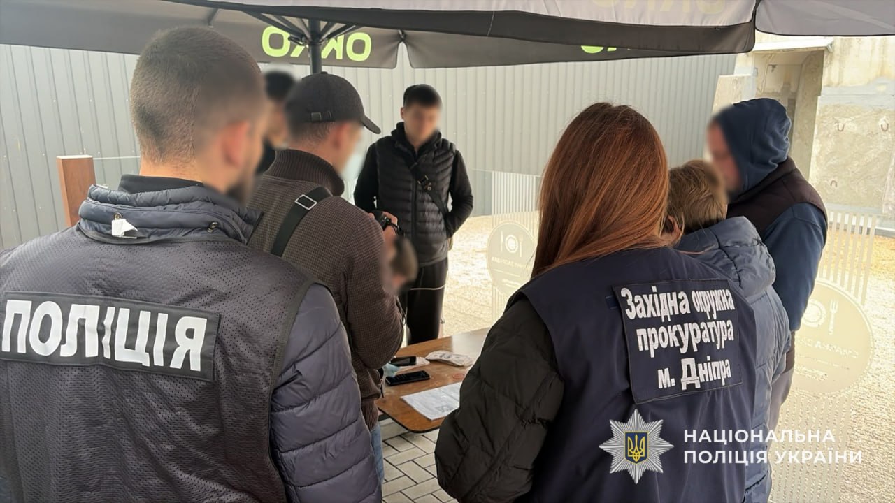 У Дніпрі за $15 тисяч обіцяли оформити військовозобов’язаним виїзд за кордон