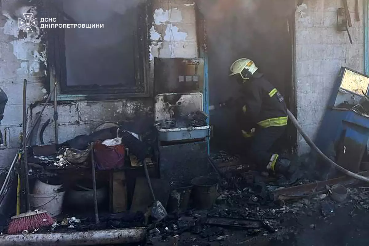 У Дніпрі загорілася літня кухня на території приватного будинку