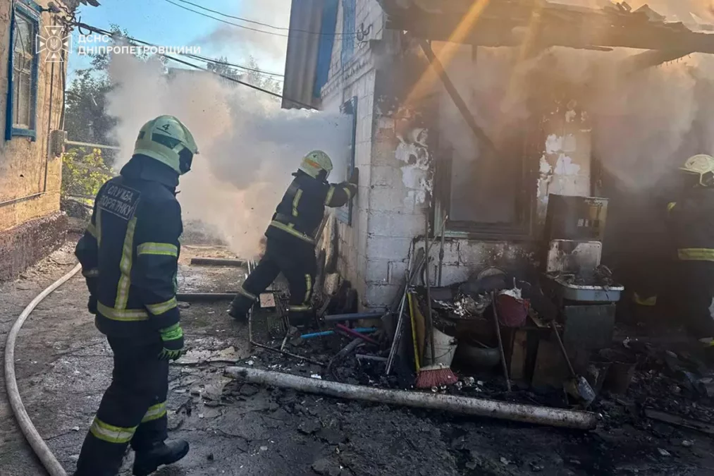 У Дніпрі загорілася літня кухня на території приватного будинку