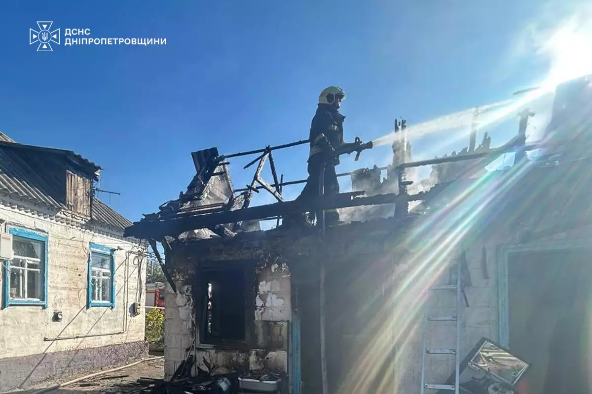 У Дніпрі загорілася літня кухня на території приватного будинку