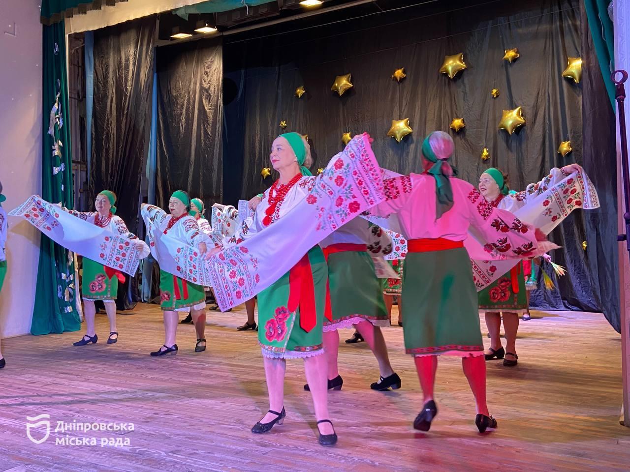 У Дніпрі заклади позашкільної освіти долучаються до відзначення Дня Покрови Пресвятої Богородиці та Дня захисників і захисниць України