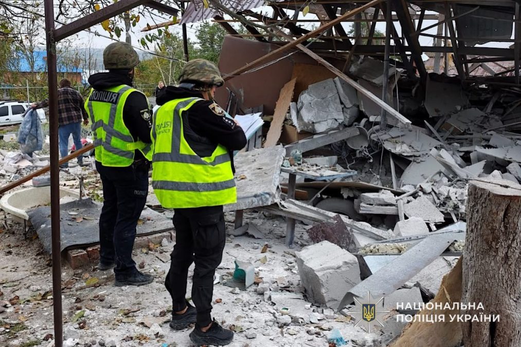 Загинули троє людей є поранена поліція показала наслідки атак на Дніпропетровщині